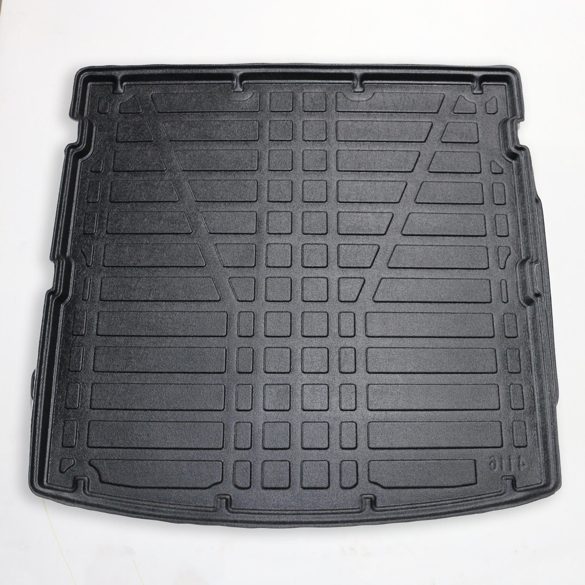 Frontaufnahme einer Kofferraumwanne für Seat Tarraco.