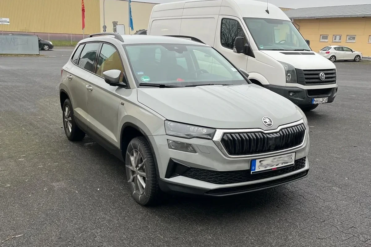 Seitliche Frontansicht eines Skoda Kamiq