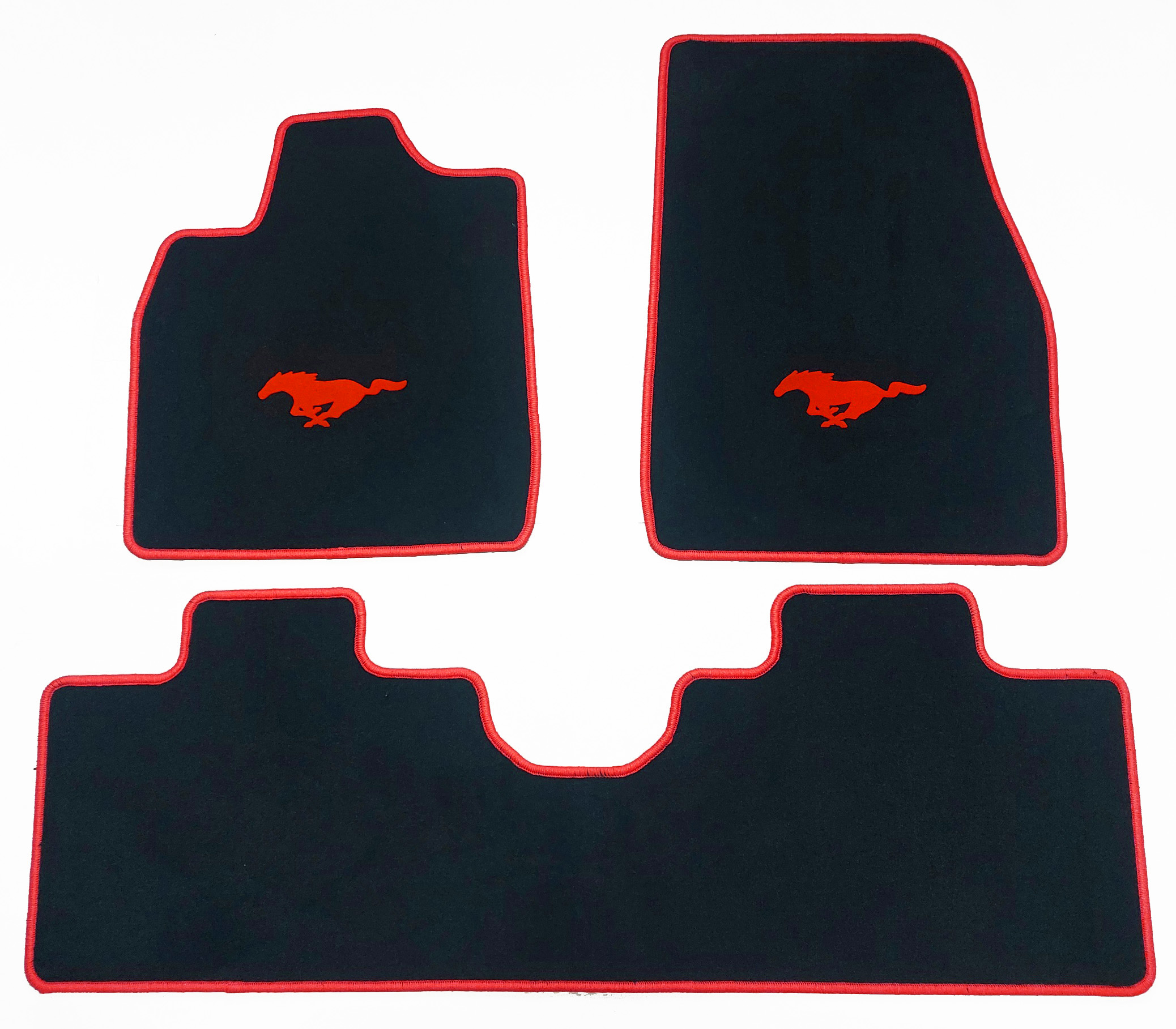 Velours Fußmatten für Ford Mustang Mach E ab 2020- mit Druck Pony in rot Velours Fußmatten für Ford Mustang Mach E ab 2020- mit Druck Pony in rot