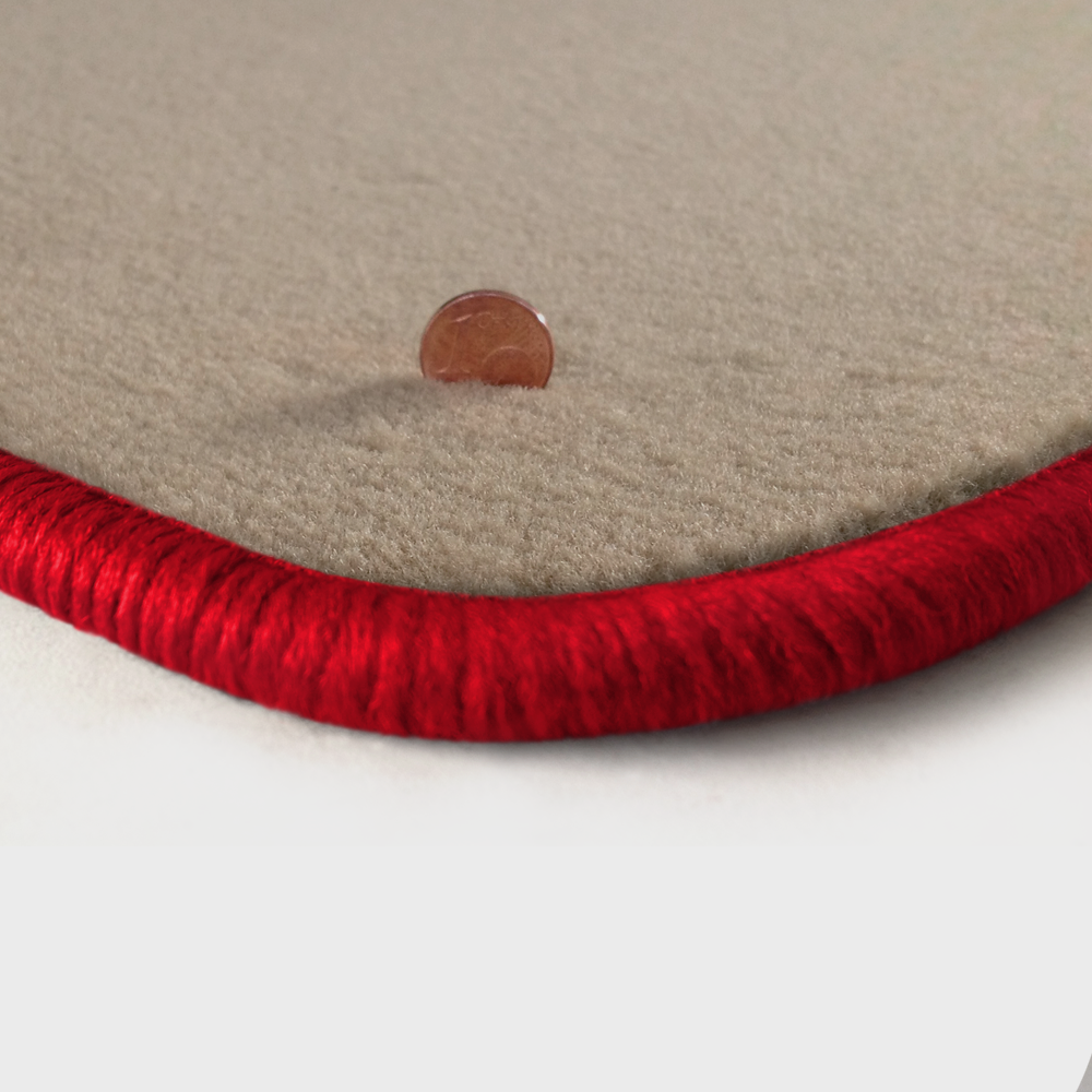 Farbmuster Ecke Beige Q308-detail 103-rot Eine Ecke als Beispiel einer Fussmatte Velours beige mit Rand in rot.