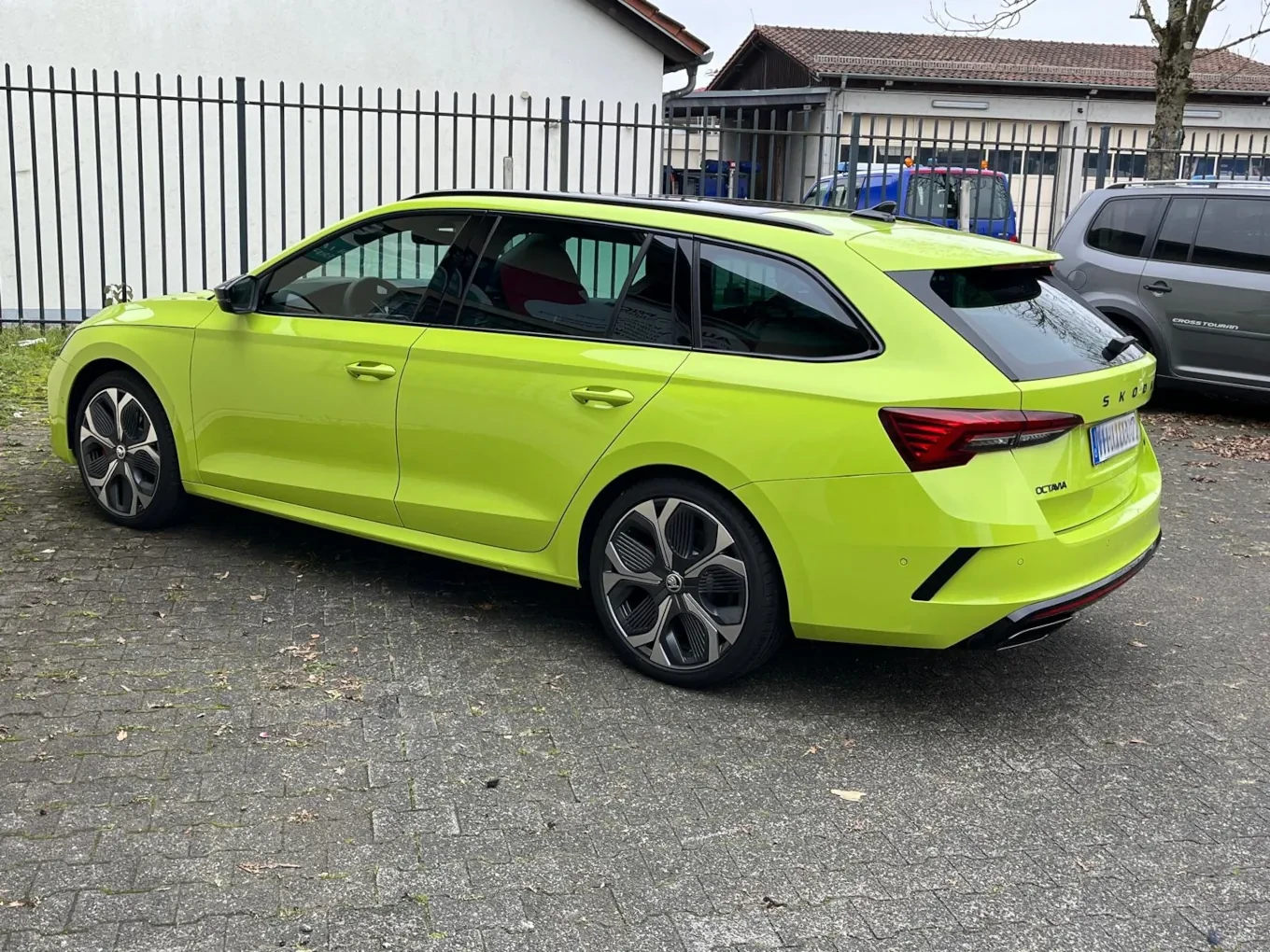 Seitenansicht eines Skoda Octavia 4 RS