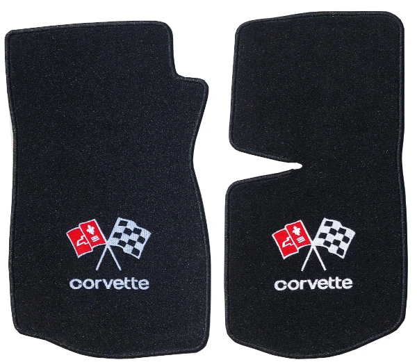 Zwei bestickte schwarze Velours Fussmatten für Chevrolet Corvette c3 mit Schaltgetriebe und Stick Corvette.